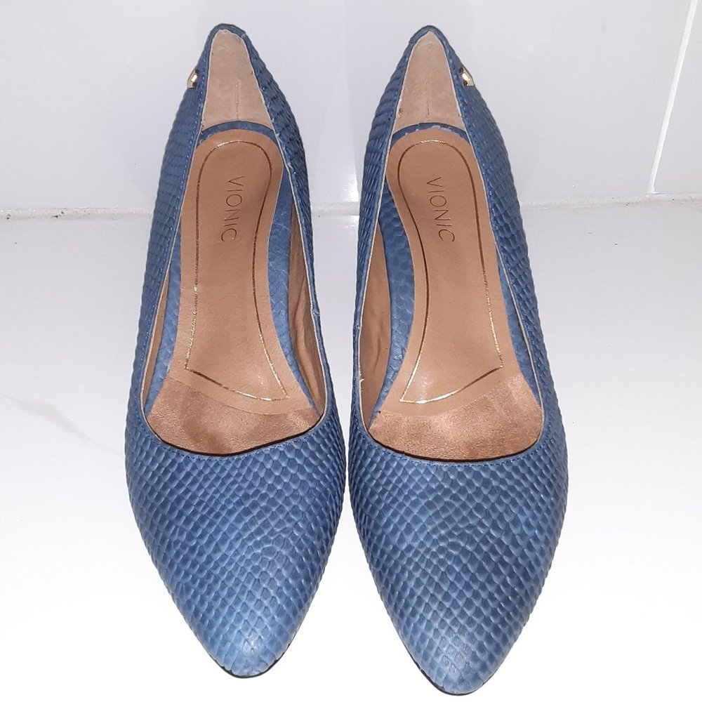 Vionic Mia Blue Snake Women's Pumps